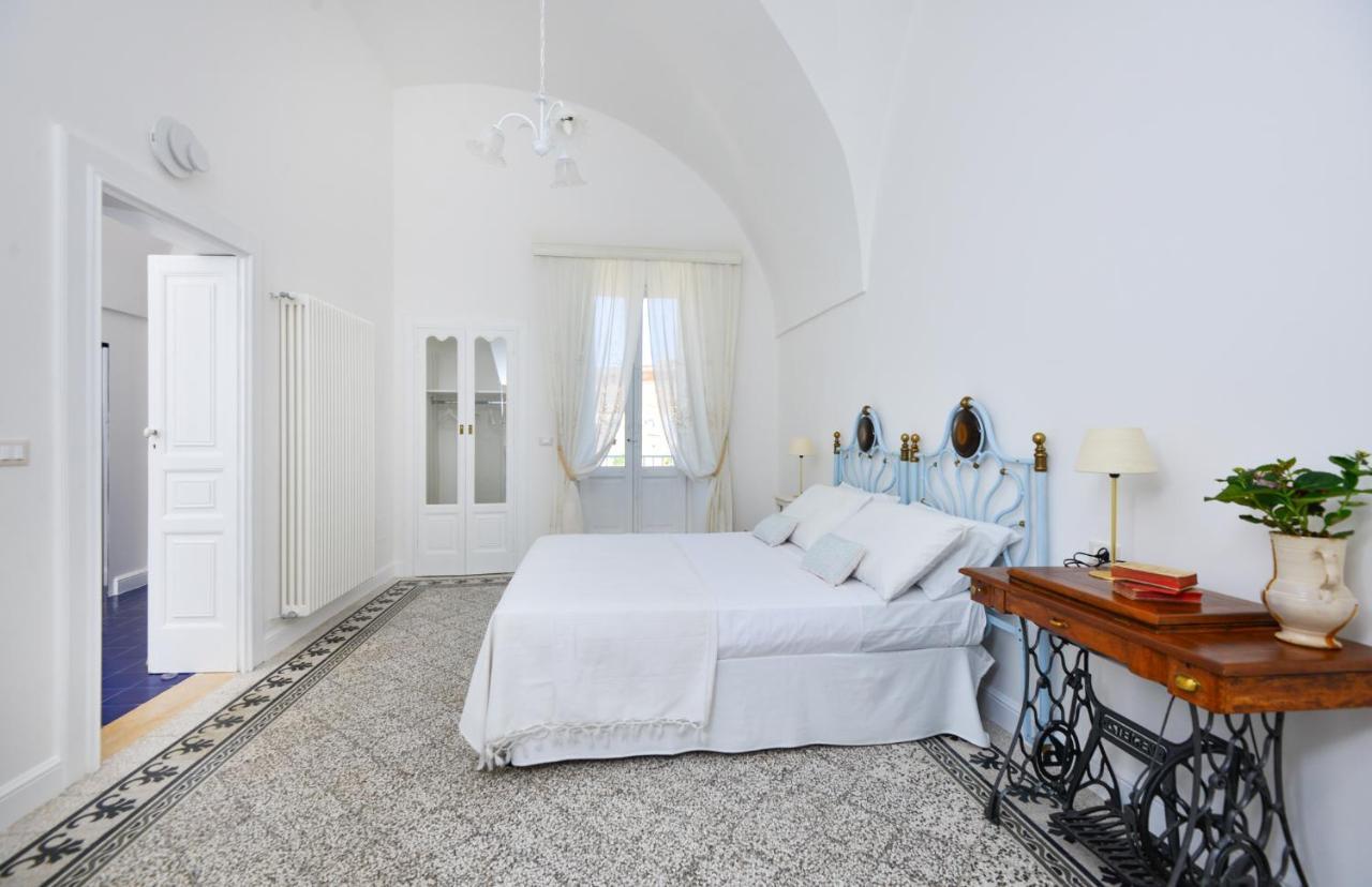 Palazzo Greco - Luxury Apartments With Sea-View أوستوني المظهر الخارجي الصورة